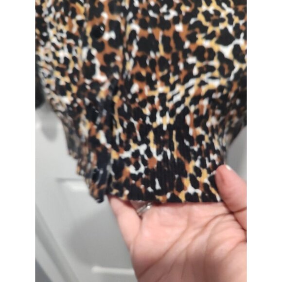 Cable And Gauge Size MediumCardigan Leopard Print Button Up Sweater animal print - Picture 5 of 13